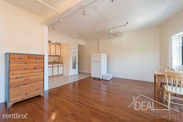 Building Photo - 42 Saint Johns Pl