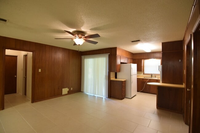 Building Photo - 3814 Rosemary Ln