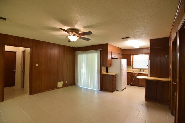 Foto del edificio - 3814 Rosemary Ln