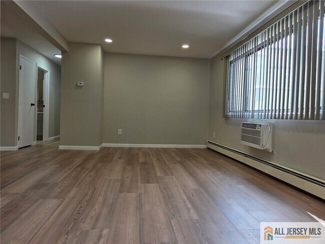 Foto del edificio - 645 Cricket Ln