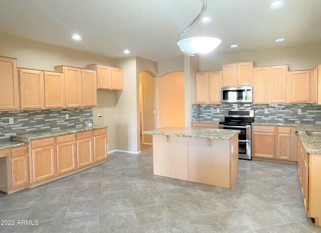 Building Photo - 17483 W Desert Sage Dr