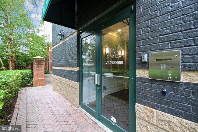 Foto del edificio - 302 King Farm Blvd