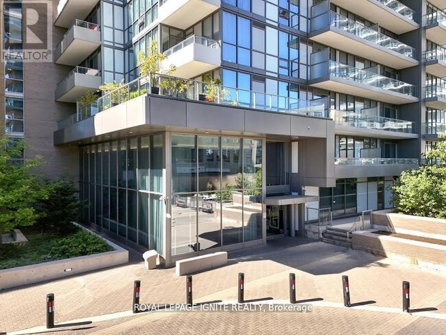 Building Photo - 52 Forest Manor Rd