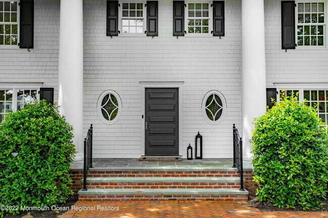 Building Photo - 4 Broadmoor Dr