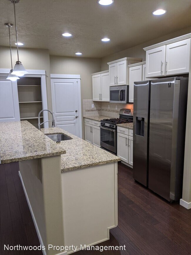 Building Photo - 3 br, 2.5 bath House - 3031 Guadalupe Way