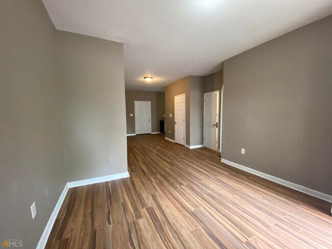 Building Photo - 2005 Lois Pl NW