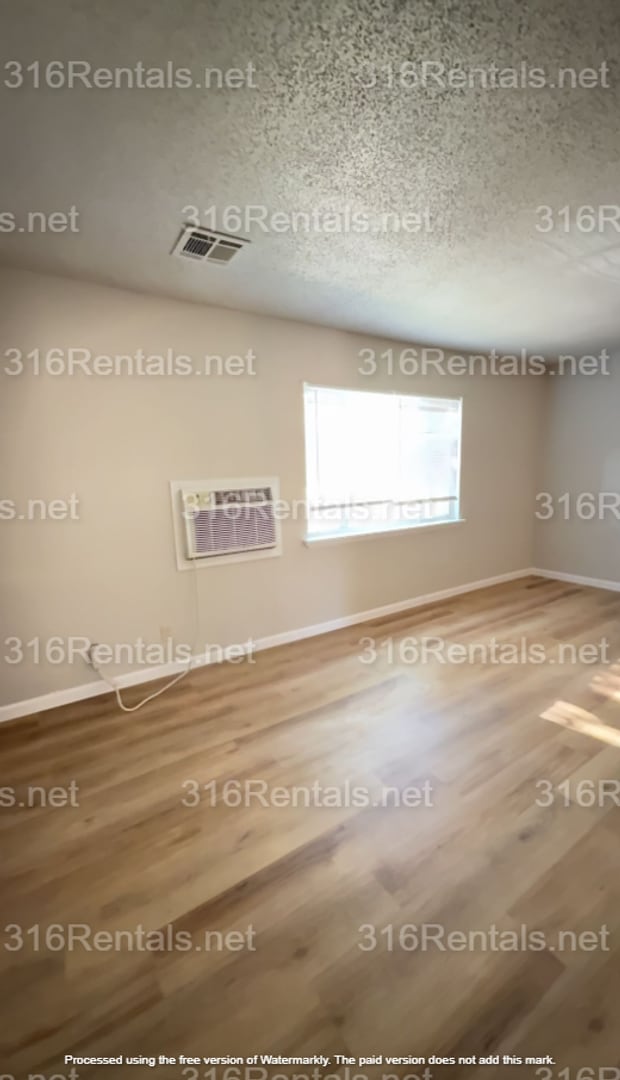 Building Photo - $675 - COMING SOON! SECTION 8/ Housing Voucher approved 2 bedroom / 1 bathroom - Newly remodeled ...