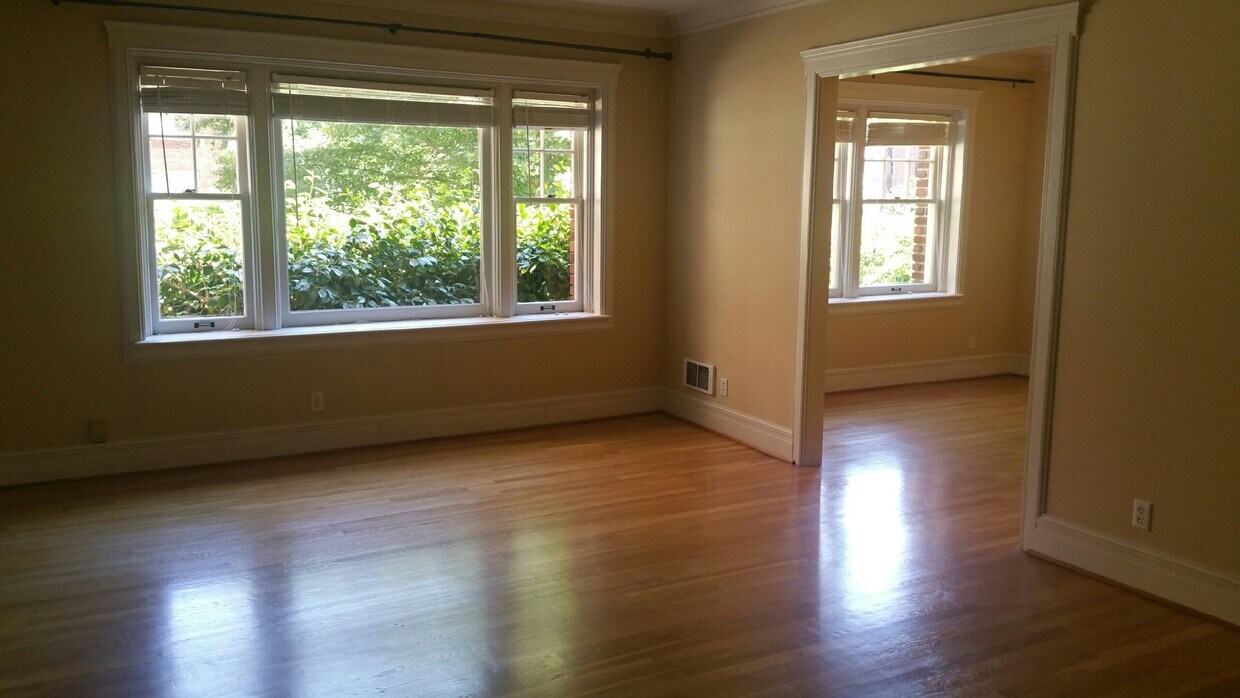 Foto principal - 120 W Highland Dr