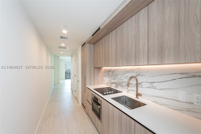 Foto del edificio - 77 SE 5th St