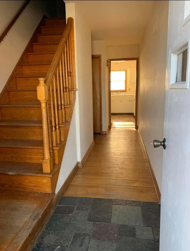 Building Photo - 56 Mound St