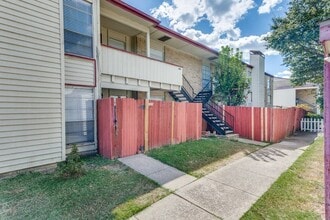 Building Photo - 919 S Weatherred Dr