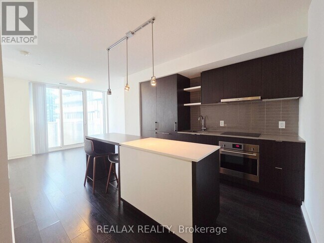 Photo du bâtiment - 100 Harbour St