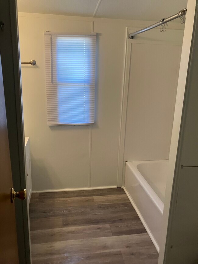 Foto del edificio - 5426 Peden Point Rd