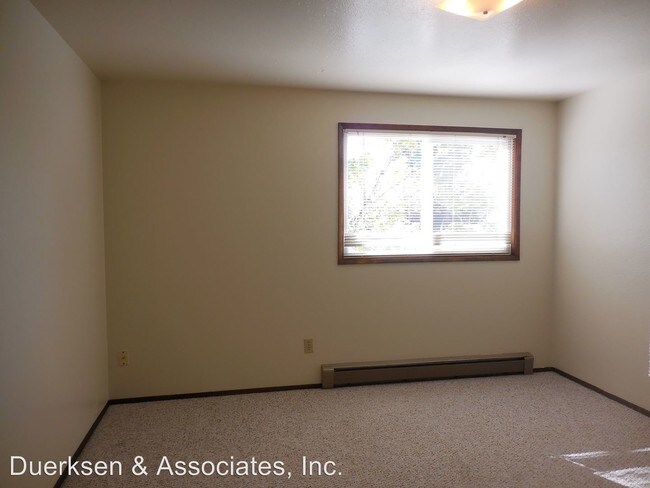 Building Photo - 923-957 NW Oak Ave