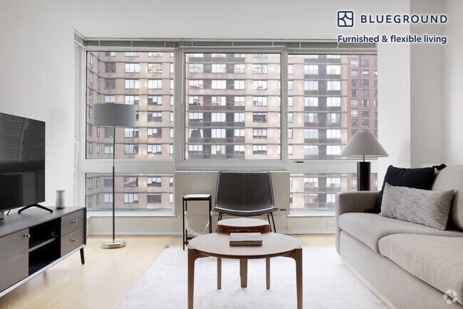 Building Photo - 215 E 96th St