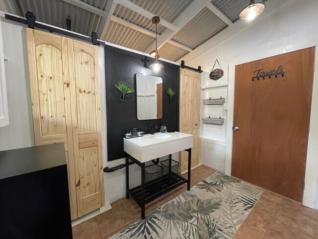 Building Photo - Remodeled Large Studio walking distance to...