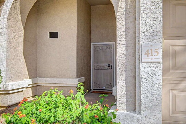 Building Photo - 415 S Ironwood St