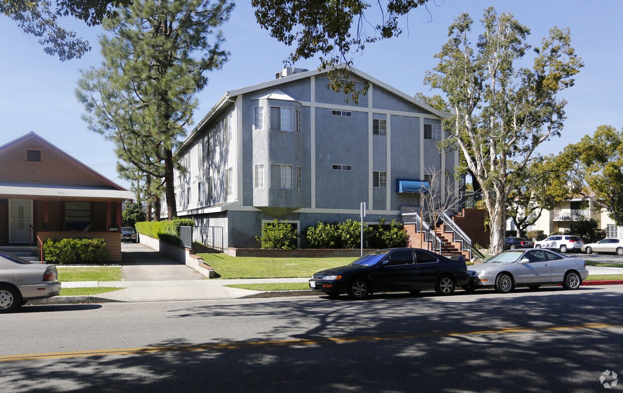 Building Photo - 409 Concord St