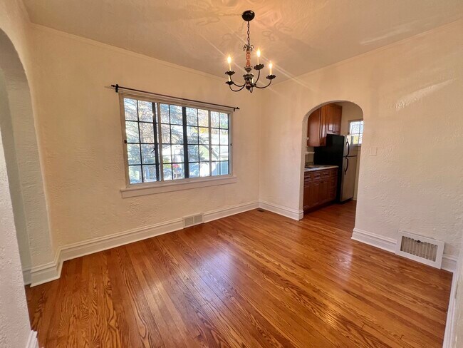 Building Photo - 448 Prairie Ave