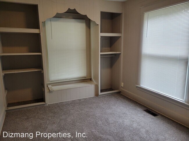 Building Photo - 2 br, 1 bath House - 943 S. Douglas