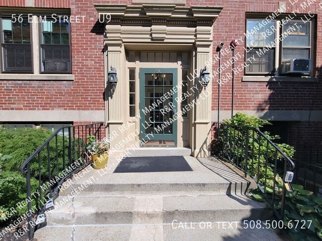 Building Photo - 56 Elm St