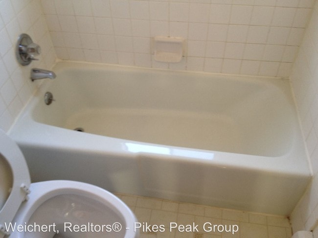 Building Photo - 2870 Montebello Dr W