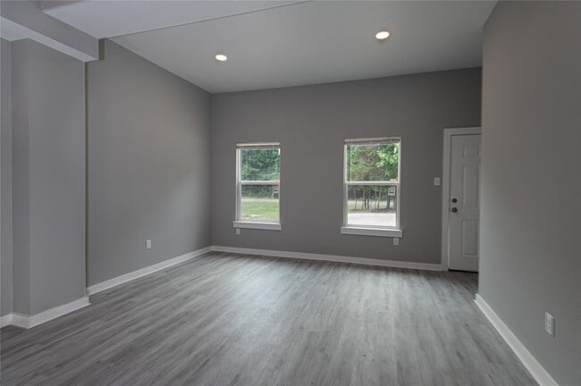 Building Photo - 519 Magnolia Point Dr