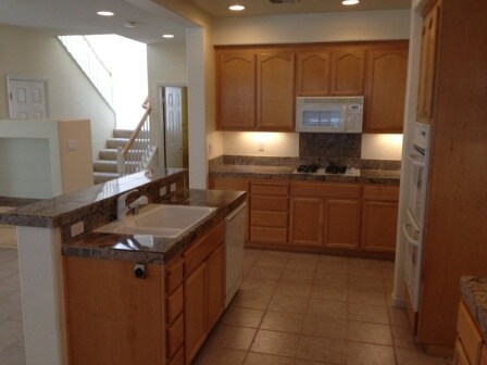 Foto del edificio - 409 Deerhill Dr