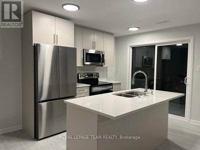 Photo du bâtiment - 301 Glenroy Gilbert Dr