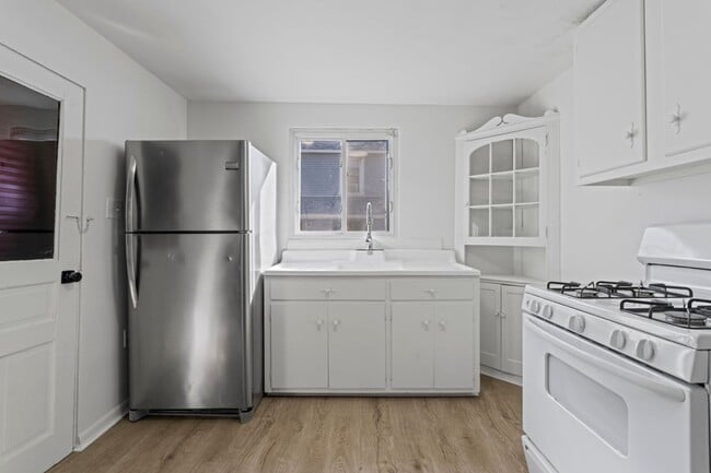 Building Photo - 117 River Ave