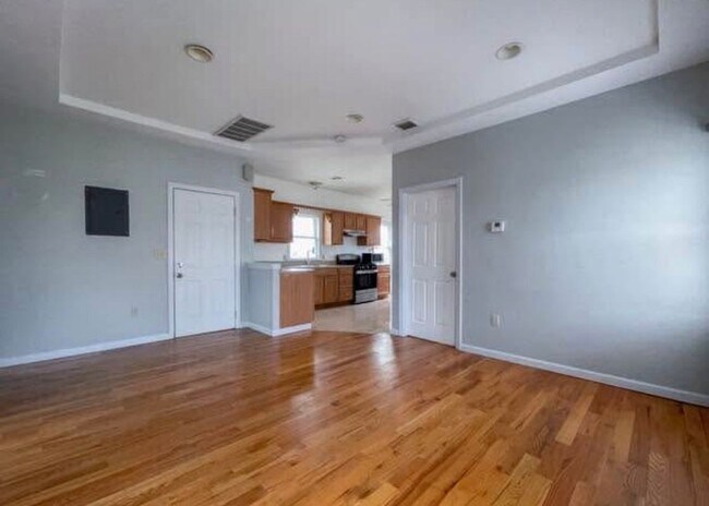 Foto del edificio - 560 Forest St