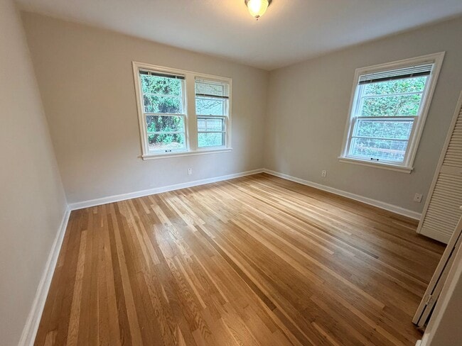 Building Photo - 2Bed/1.5 Bath Hawthorne District Bungalow