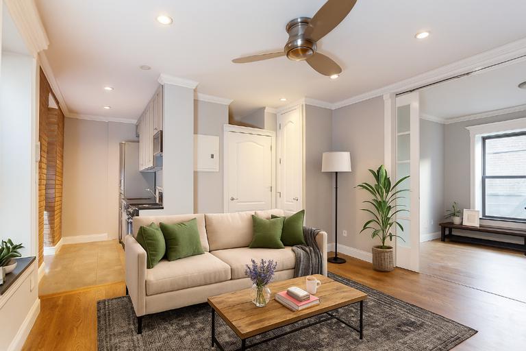 Foto principal - 338 E 100th St