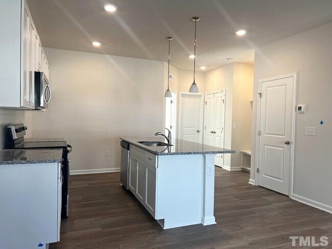 Foto del edificio - Beautiful 3 Bedroom 2.5 bath