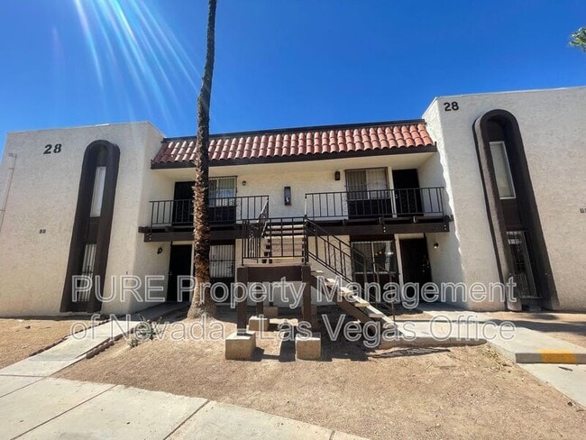 Building Photo - 1405 E Vegas Valley Dr