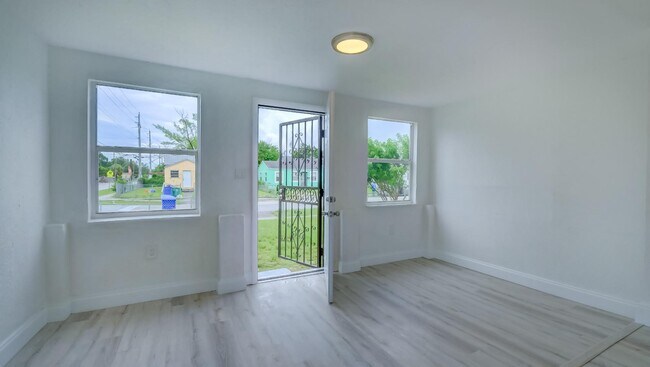 Photo - 790 NW 64 St House