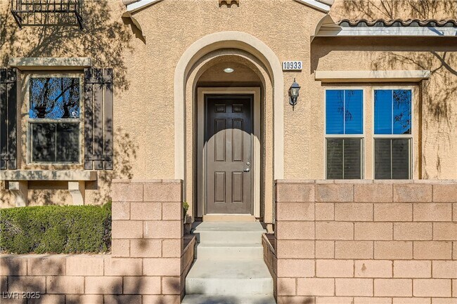 Building Photo - 10933 Mt Pendleton St