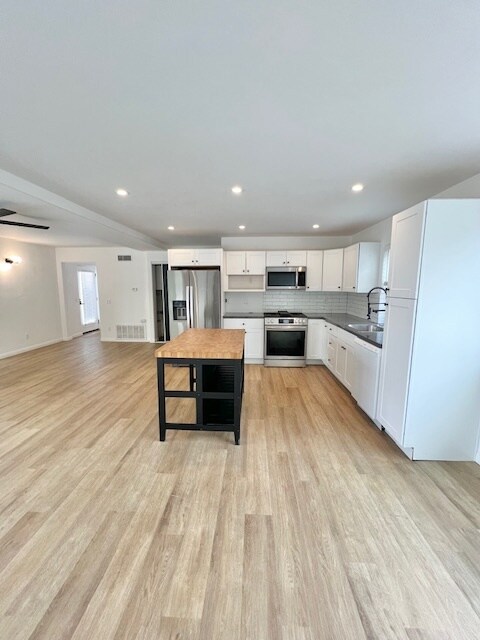 Foto del edificio - 1155 Cornish Dr