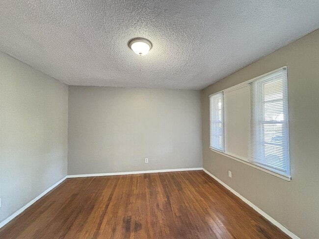Building Photo - 4694 McCrory Ave