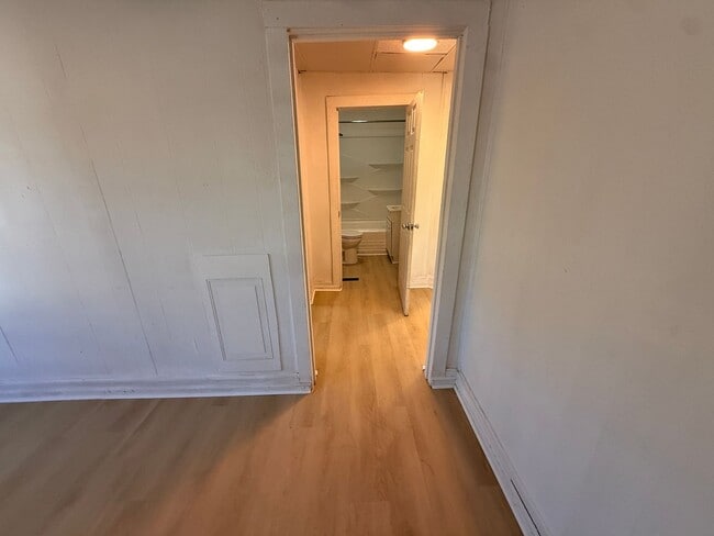 Building Photo - Charming and Affordable Home on quiet street (2 bedroom/1 bath)