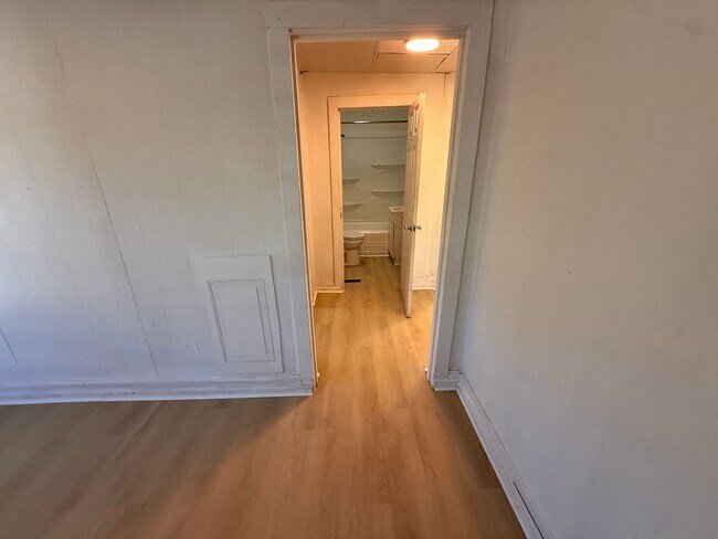 Foto del edificio - Charming and Affordable Home on quiet street (2 bedroom/1 bath)