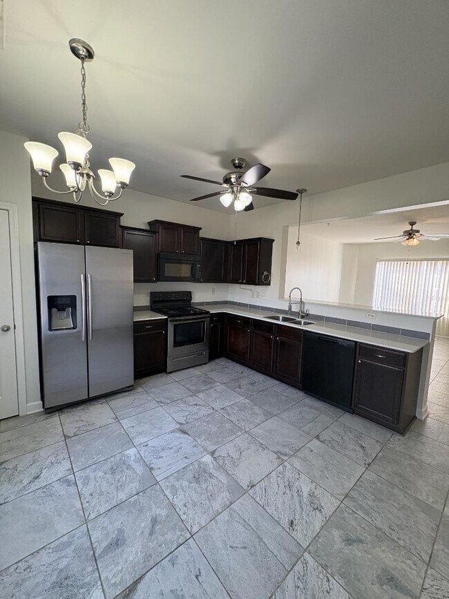 Foto del edificio - 735 Tulip Grove Rd