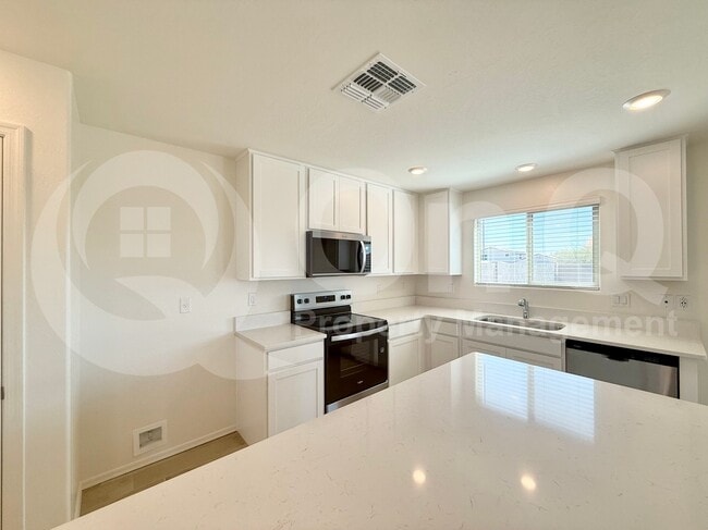 Building Photo - 1435 E Angie Dr