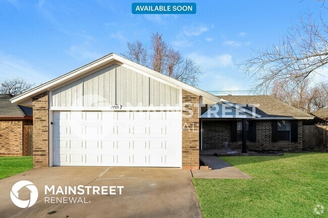 Building Photo - 2705 Fairfield Dr