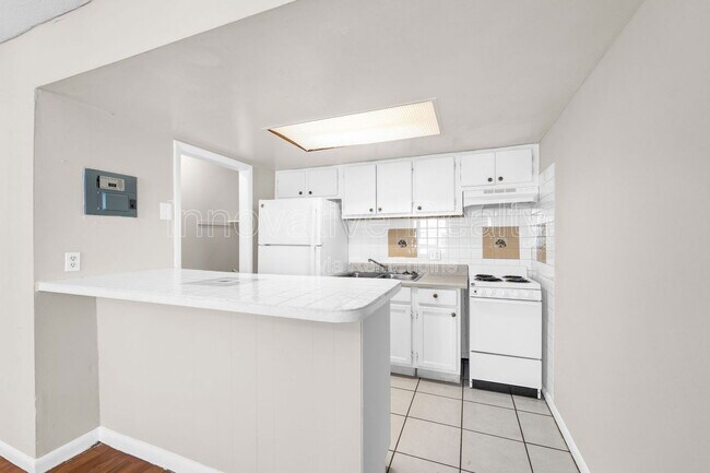 Foto del edificio - 5111 Curry Ford Rd