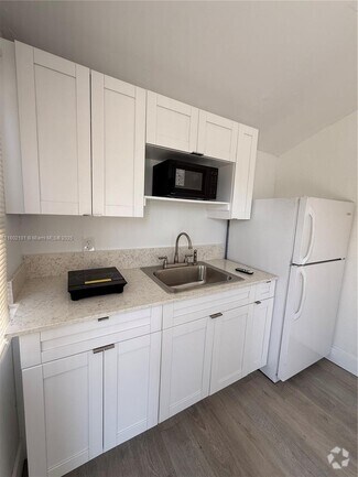 Building Photo - 2460 NW 61st St