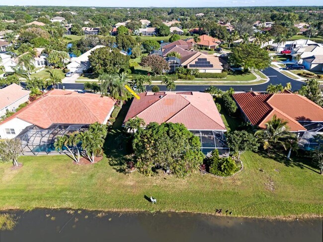 Foto del edificio - Heatherwood Lake Front Pool Home in St. Lucie West