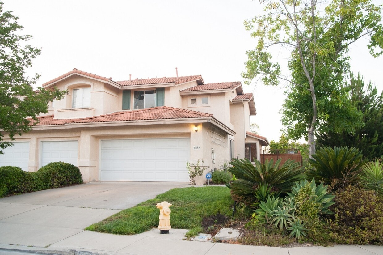 Primary Photo - 10698 Eglantine Ct