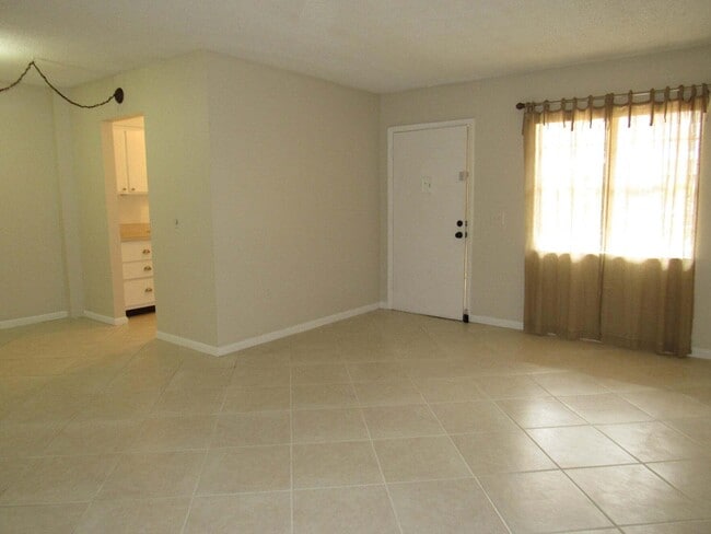 Building Photo - 2302 Sunrise Blvd