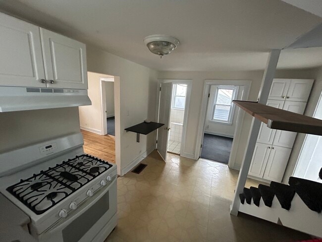 Building Photo - 4843 N Oakley Ave
